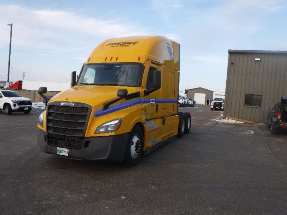 Sleeper Tractor-Heavy Duty Tractors-Freightliner-2022-T12664ST-Milwaukee-WI-615,140\n\t\tmiles-$ 49,750 - Image 3