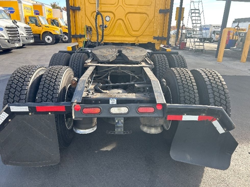 Sleeper Tractor-Heavy Duty Tractors-Freightliner-2022-T12664ST-Milwaukee-WI-615,140\n\t\tmiles-$ 49,750 - Image 6