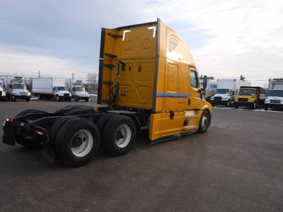 Sleeper Tractor-Heavy Duty Tractors-Freightliner-2022-T12664ST-Milwaukee-WI-615,140\n\t\tmiles-$ 49,750 - Image 7