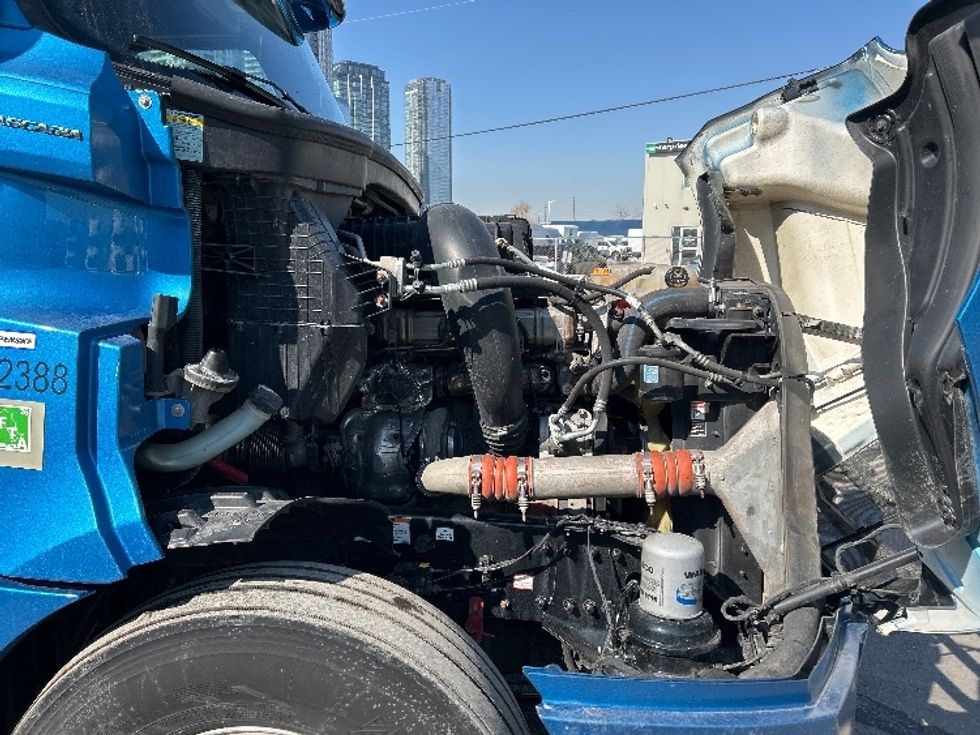 Sleeper Tractor-Heavy Duty Tractors-Freightliner-2022-T12664ST-Mississauga-ON-1,106,043\n\t\tkm-$ 59,000 - Image 20