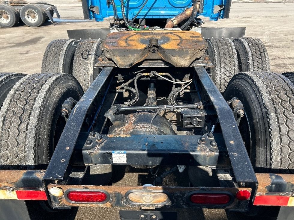 Sleeper Tractor-Heavy Duty Tractors-Freightliner-2022-T12664ST-Mississauga-ON-1,106,043\n\t\tkm-$ 59,000 - Image 6