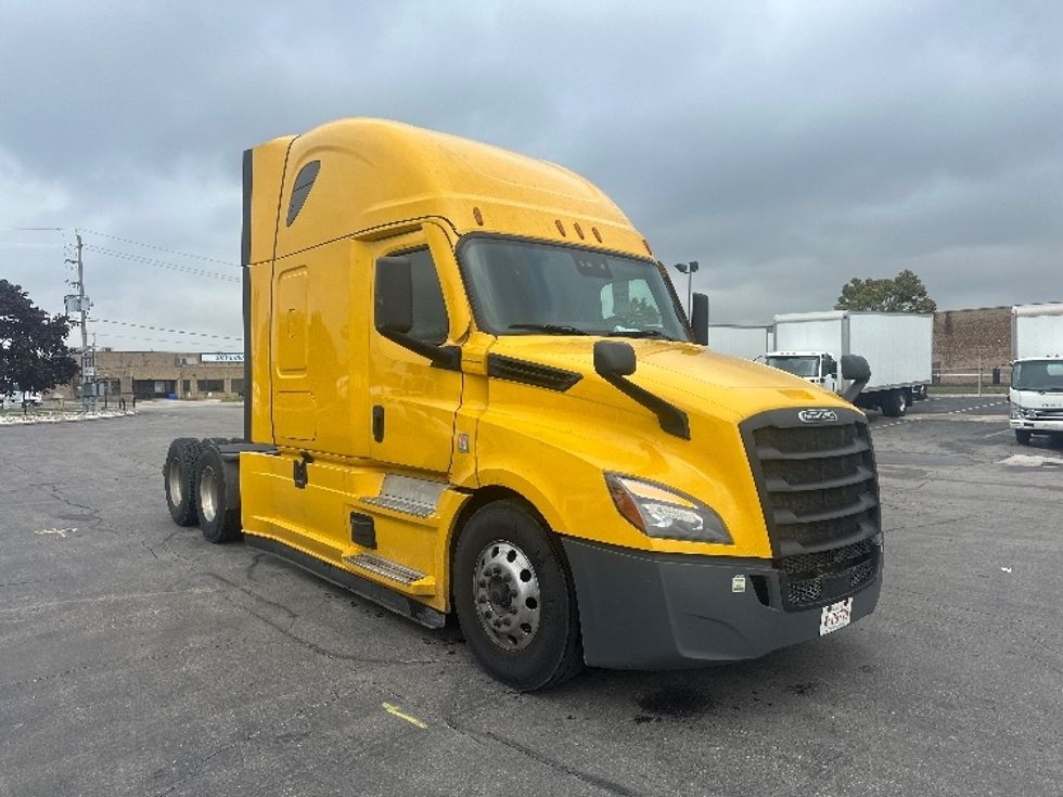 Sleeper Tractor-Heavy Duty Tractors-Freightliner-2022-T12664ST-Mississauga-ON-524,623\n\t\tkm-$ 107,250 - Image 1