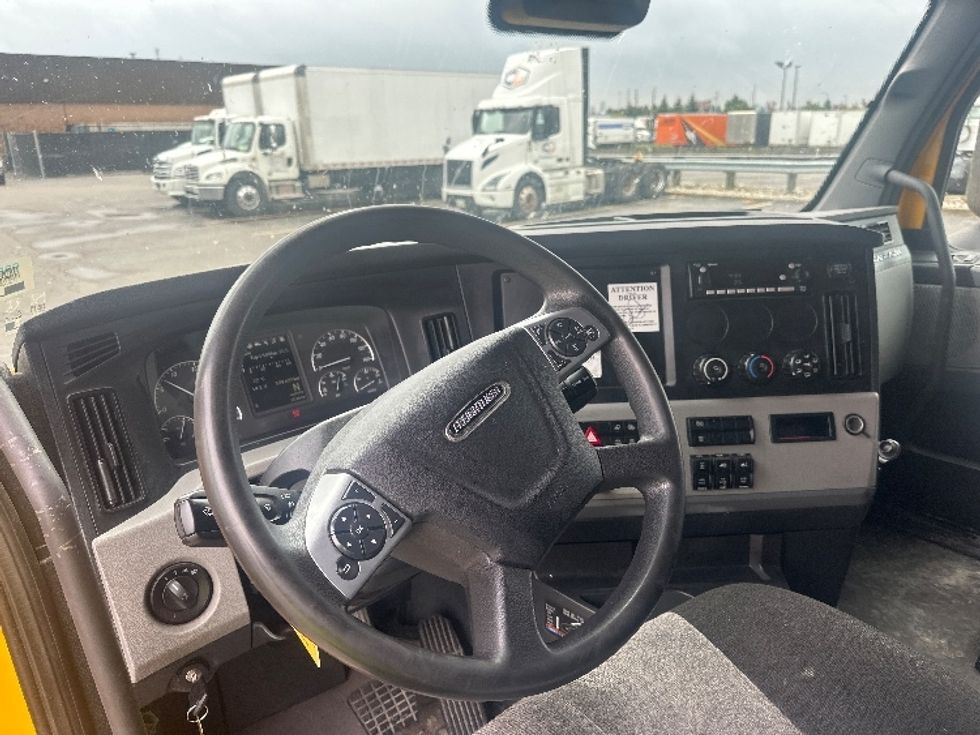 Sleeper Tractor-Heavy Duty Tractors-Freightliner-2022-T12664ST-Mississauga-ON-524,623\n\t\tkm-$ 107,250 - Image 10