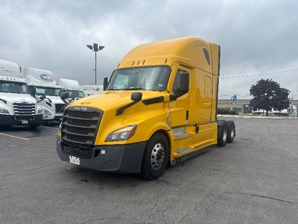 2022 Freightliner Cascadia 126" Sleeper Cab photo 3