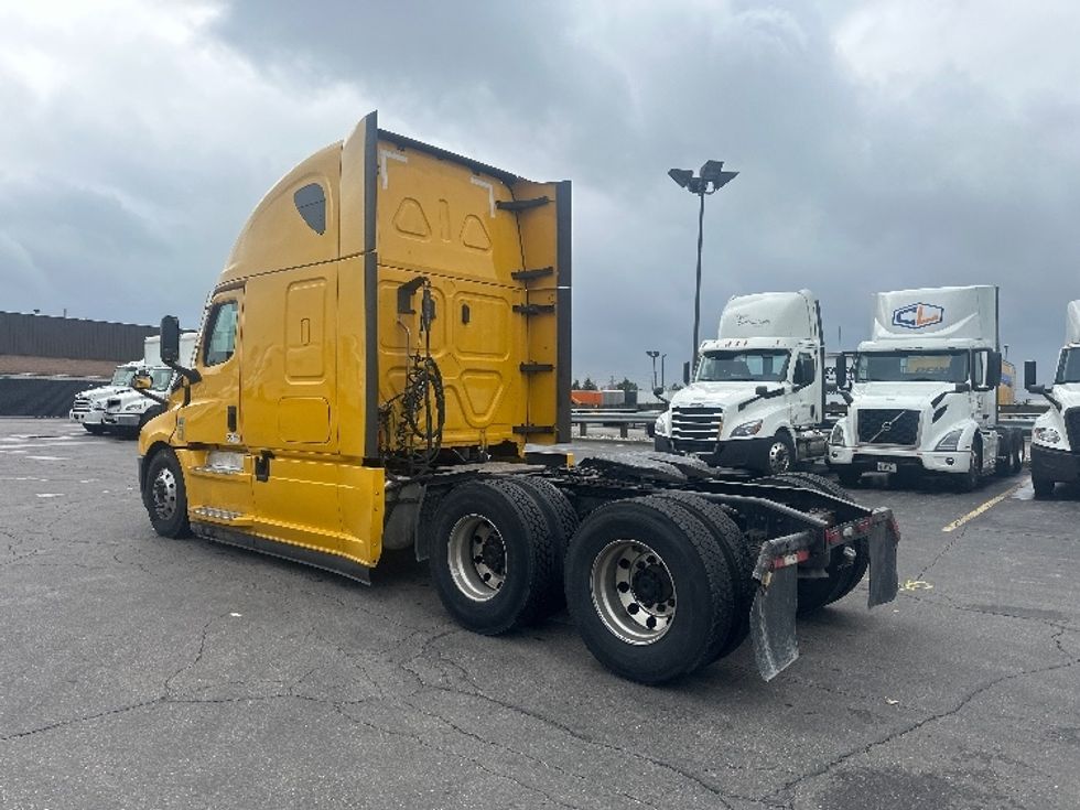 Sleeper Tractor-Heavy Duty Tractors-Freightliner-2022-T12664ST-Mississauga-ON-524,623\n\t\tkm-$ 107,250 - Image 5