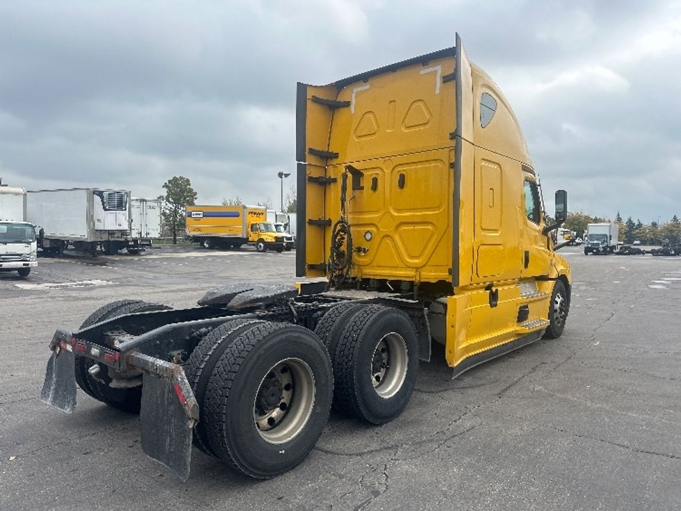 Sleeper Tractor-Heavy Duty Tractors-Freightliner-2022-T12664ST-Mississauga-ON-524,623\n\t\tkm-$ 107,250 - Image 7