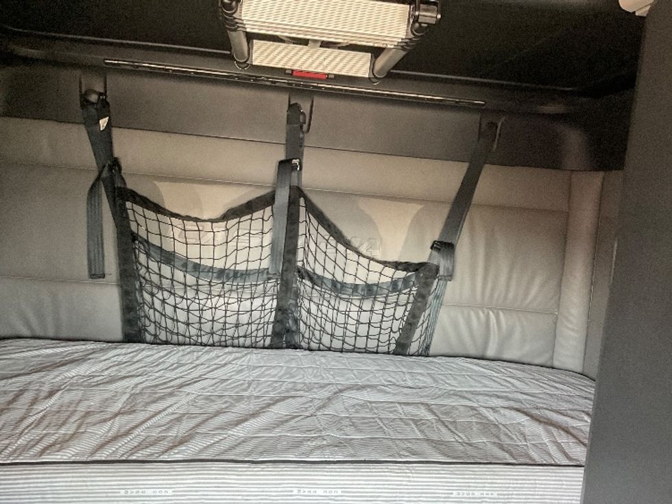 Sleeper Tractor-Heavy Duty Tractors-Freightliner-2022-T12664ST-Moberly-MO-386,547\n\t\tmiles-$ 80,750 - Image 16