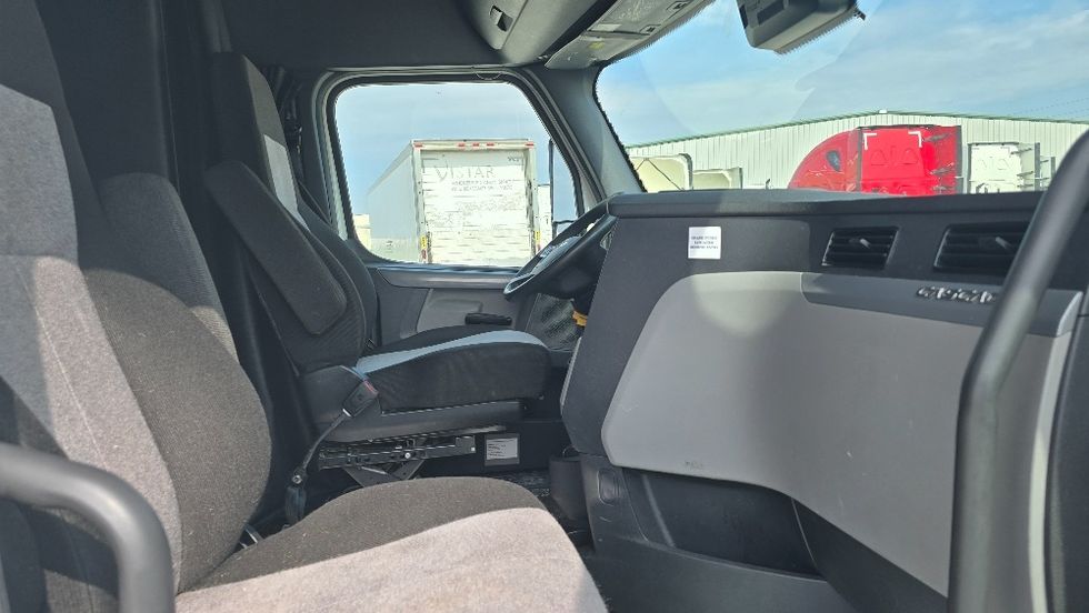 Sleeper Tractor-Heavy Duty Tractors-Freightliner-2022-T12664ST-Moberly-MO-508,438\n\t\tmiles-$ 69,750 - Image 15