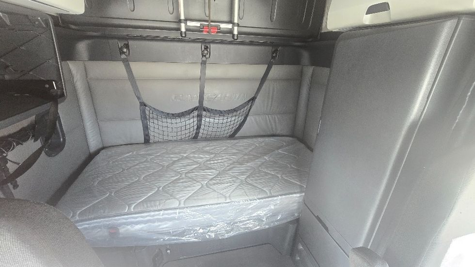 Sleeper Tractor-Heavy Duty Tractors-Freightliner-2022-T12664ST-Moberly-MO-508,438\n\t\tmiles-$ 69,750 - Image 16