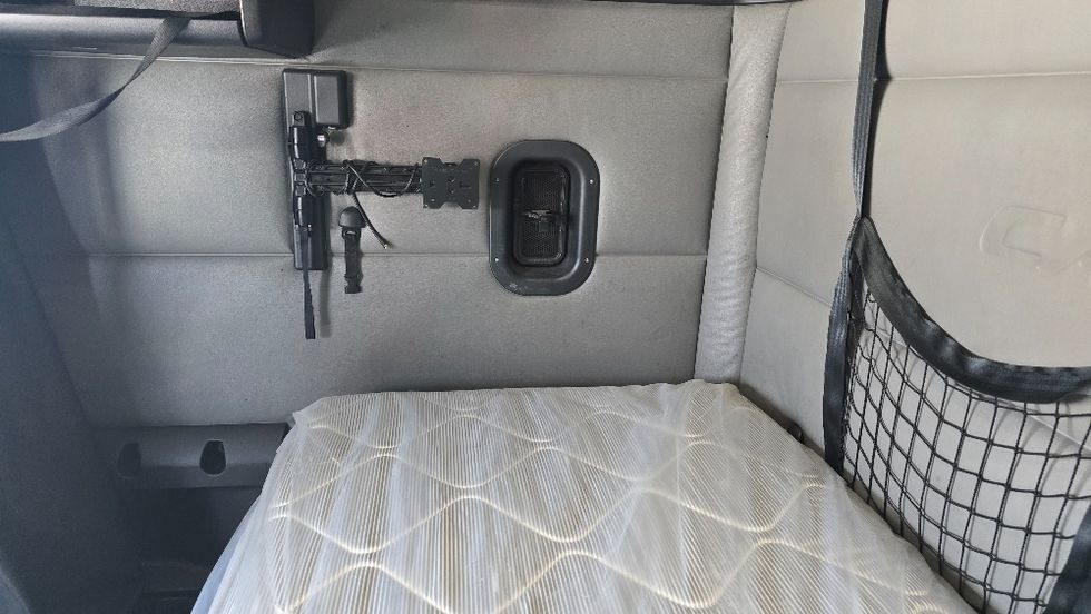 Sleeper Tractor-Heavy Duty Tractors-Freightliner-2022-T12664ST-Moberly-MO-508,438\n\t\tmiles-$ 69,750 - Image 19