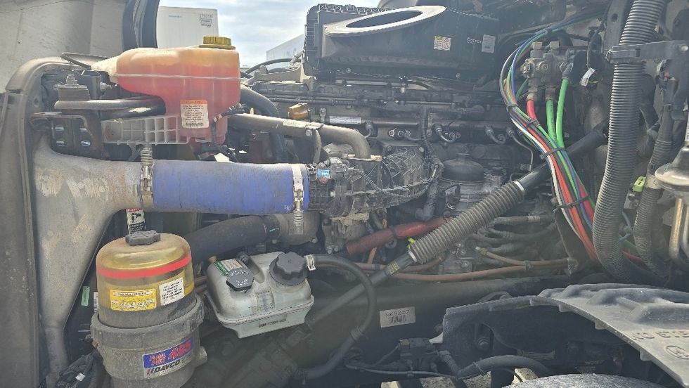 Sleeper Tractor-Heavy Duty Tractors-Freightliner-2022-T12664ST-Moberly-MO-508,438\n\t\tmiles-$ 69,750 - Image 21