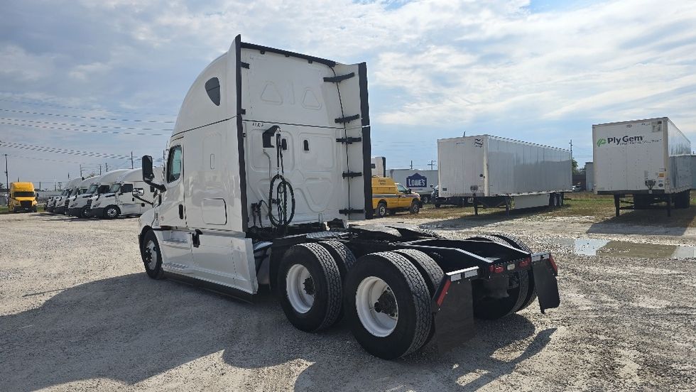 Sleeper Tractor-Heavy Duty Tractors-Freightliner-2022-T12664ST-Moberly-MO-508,438\n\t\tmiles-$ 69,750 - Image 5