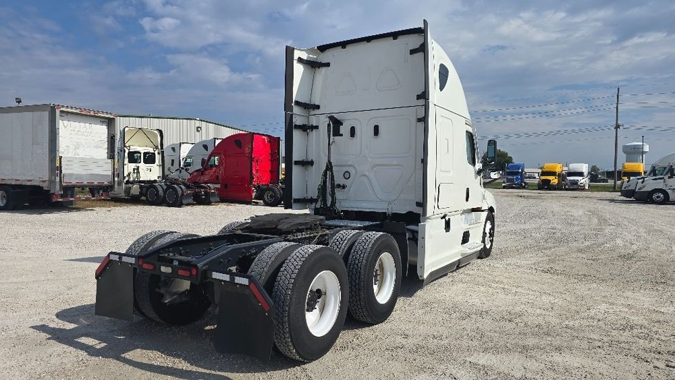 Sleeper Tractor-Heavy Duty Tractors-Freightliner-2022-T12664ST-Moberly-MO-508,438\n\t\tmiles-$ 69,750 - Image 7