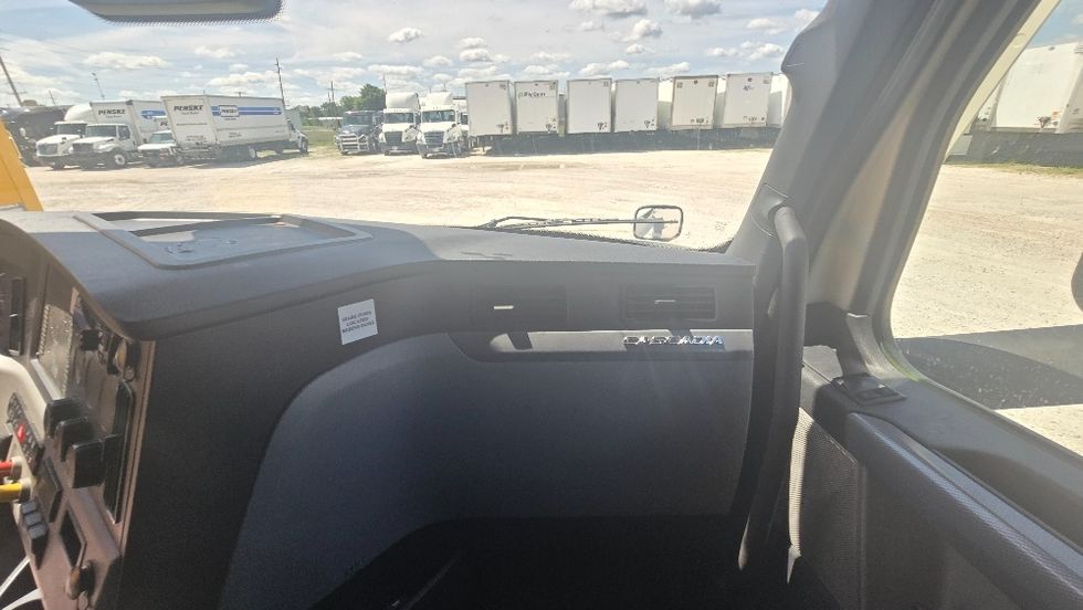 Sleeper Tractor-Heavy Duty Tractors-Freightliner-2022-T12664ST-Moberly-MO-509,096\n\t\tmiles-$ 74,000 - Image 14