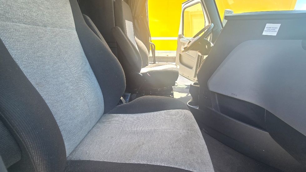 Sleeper Tractor-Heavy Duty Tractors-Freightliner-2022-T12664ST-Moberly-MO-509,096\n\t\tmiles-$ 74,000 - Image 15