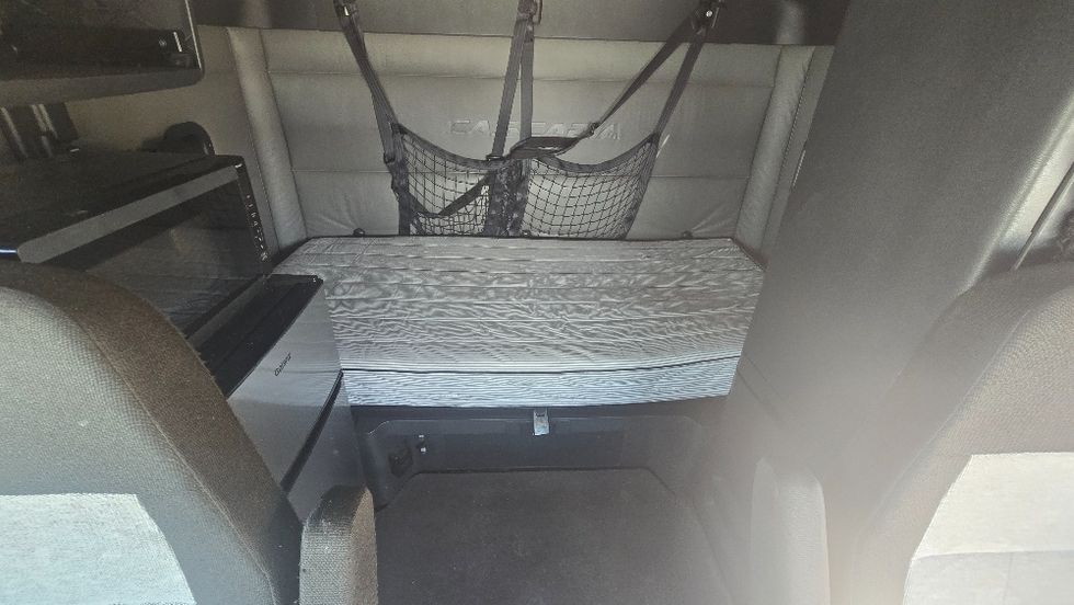 Sleeper Tractor-Heavy Duty Tractors-Freightliner-2022-T12664ST-Moberly-MO-509,096\n\t\tmiles-$ 74,000 - Image 16