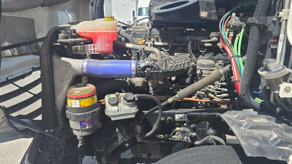 Sleeper Tractor-Heavy Duty Tractors-Freightliner-2022-T12664ST-Moberly-MO-509,096\n\t\tmiles-$ 74,000 - Image 21