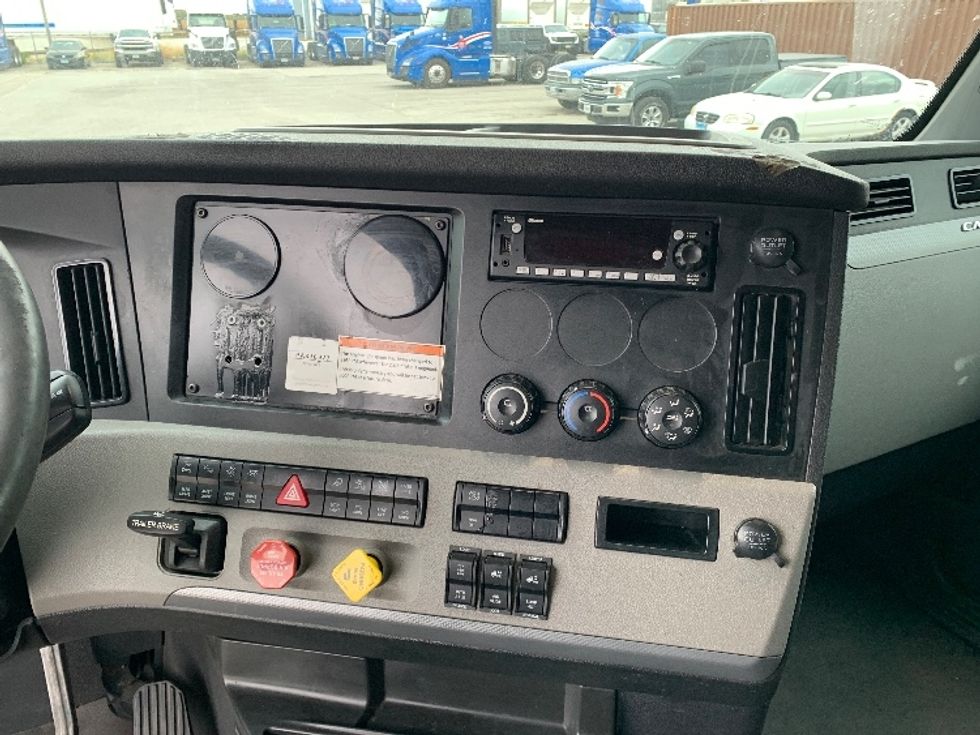 Sleeper Tractor-Heavy Duty Tractors-Freightliner-2022-T12664ST-Moberly-MO-676,598\n\t\tmiles-$ 54,000 - Image 12