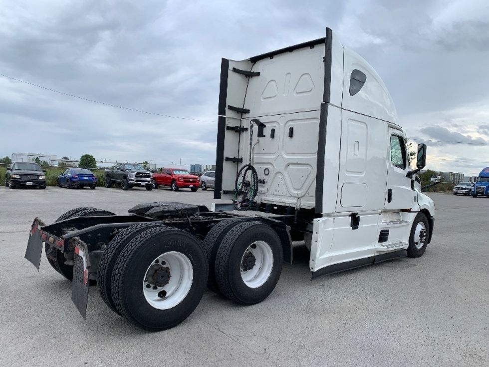 Sleeper Tractor-Heavy Duty Tractors-Freightliner-2022-T12664ST-Moberly-MO-676,598\n\t\tmiles-$ 54,000 - Image 7