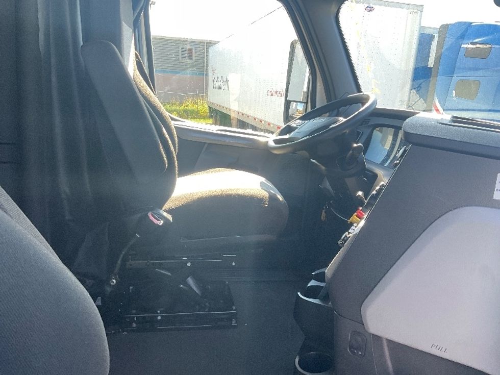 Sleeper Tractor-Heavy Duty Tractors-Freightliner-2022-T12664ST-Moberly-MO-740,302\n\t\tmiles-$ 47,750 - Image 15