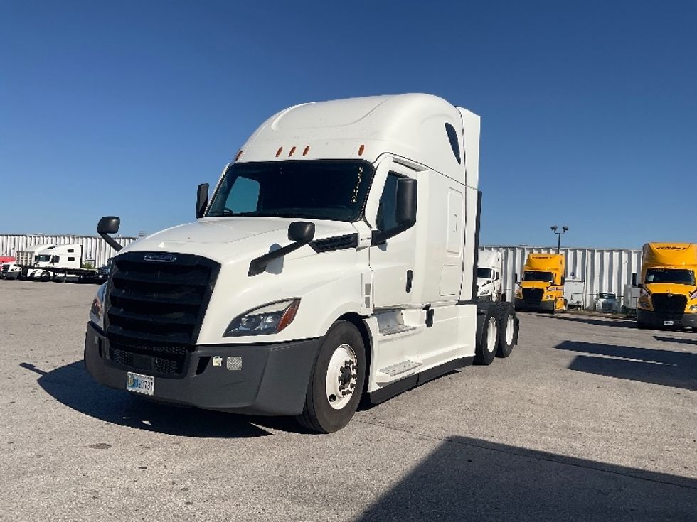 2022 Freightliner Cascadia 126" Sleeper Cab photo 3