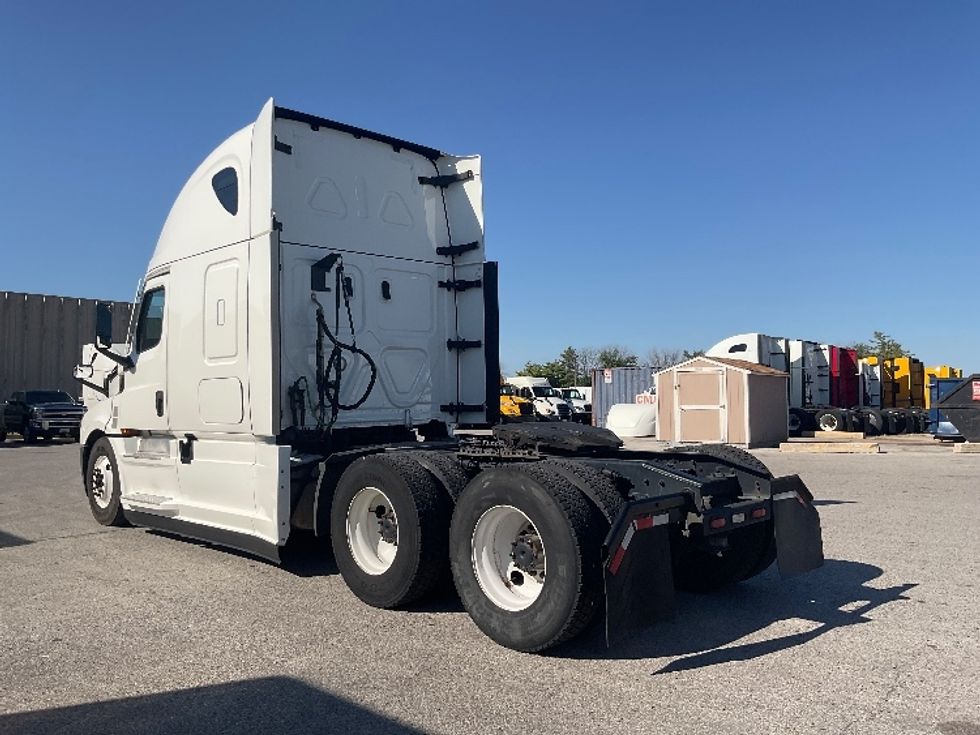 Sleeper Tractor-Heavy Duty Tractors-Freightliner-2022-T12664ST-Moberly-MO-740,302\n\t\tmiles-$ 47,750 - Image 5