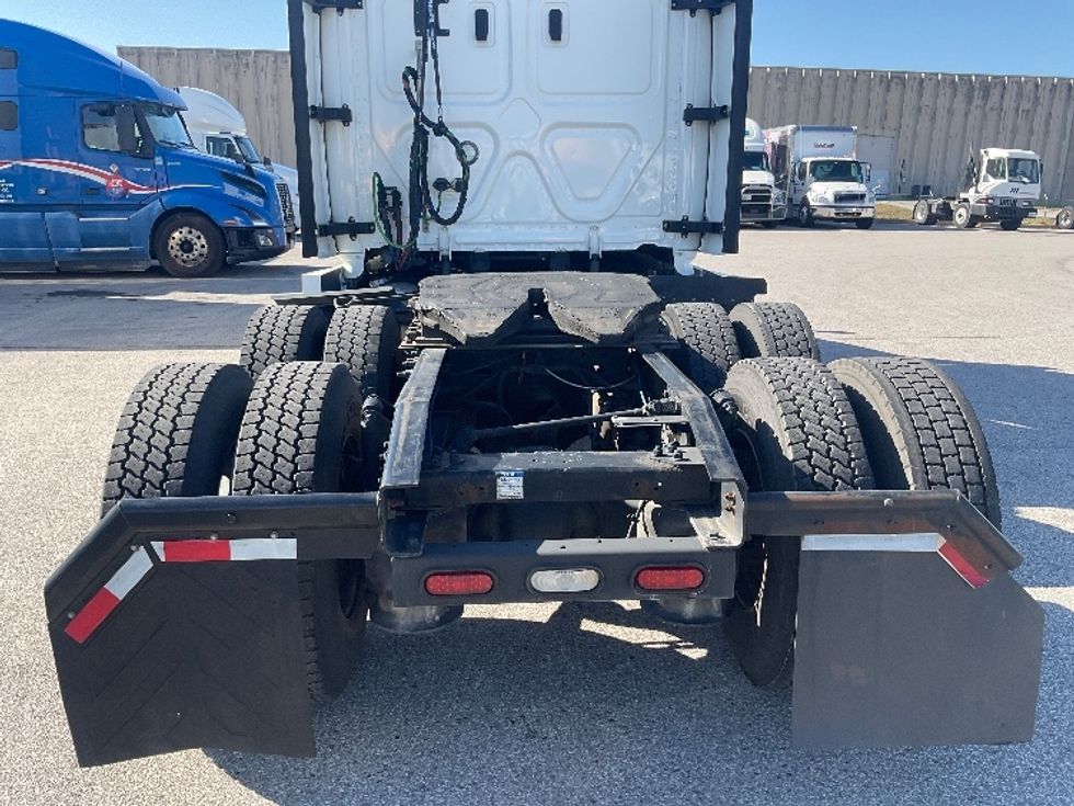 Sleeper Tractor-Heavy Duty Tractors-Freightliner-2022-T12664ST-Moberly-MO-740,302\n\t\tmiles-$ 47,750 - Image 6