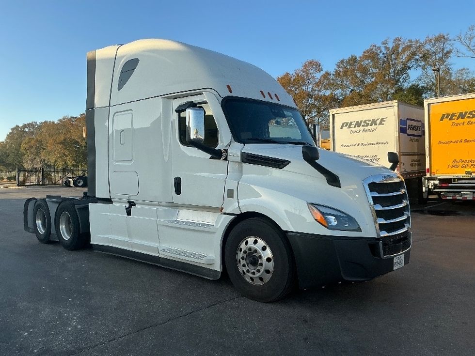 Sleeper Tractor-Heavy Duty Tractors-Freightliner-2022-T12664ST-Mobile-AL-354,958\n\t\tmiles-$ 84,750 - Image 1