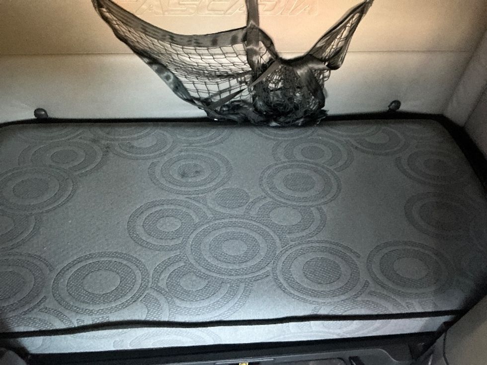 Sleeper Tractor-Heavy Duty Tractors-Freightliner-2022-T12664ST-Mobile-AL-354,958\n\t\tmiles-$ 84,750 - Image 17