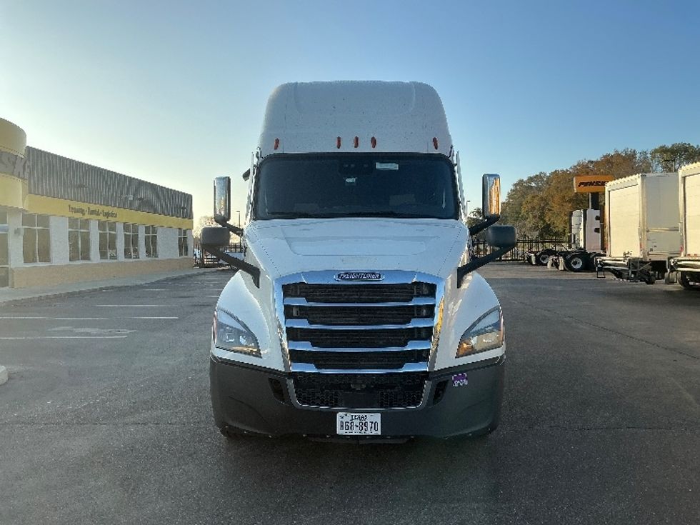 Sleeper Tractor-Heavy Duty Tractors-Freightliner-2022-T12664ST-Mobile-AL-354,958\n\t\tmiles-$ 84,750 - Image 2