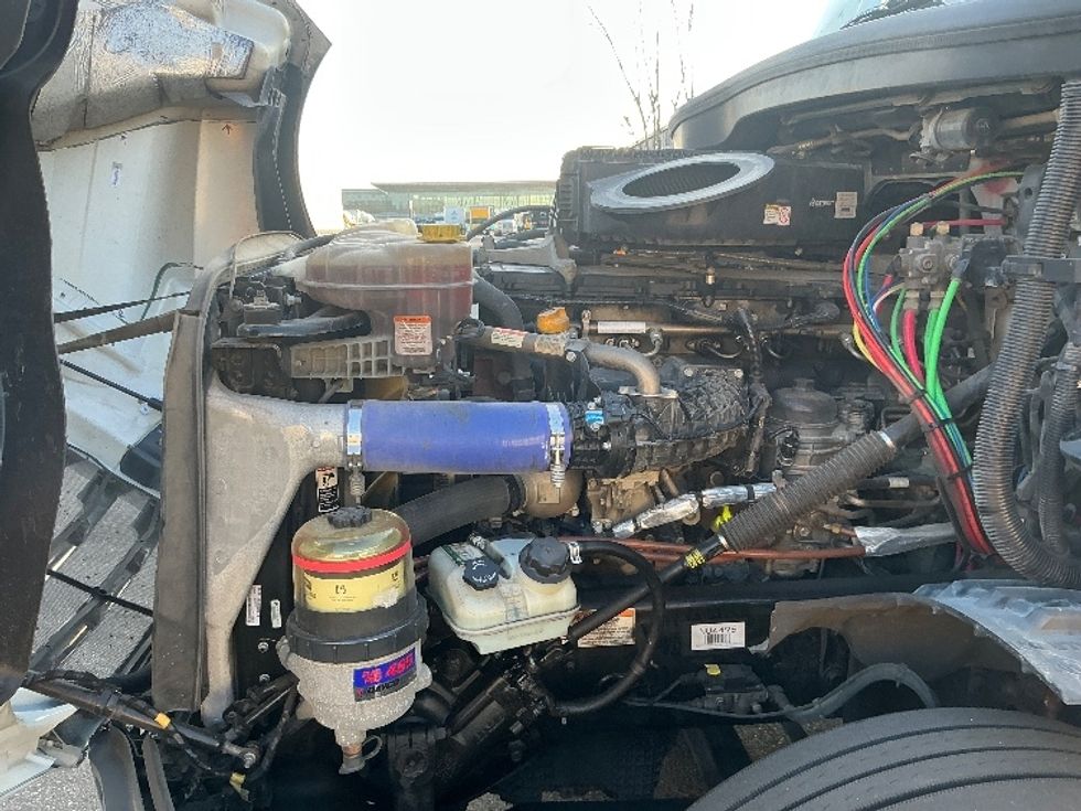 Sleeper Tractor-Heavy Duty Tractors-Freightliner-2022-T12664ST-Mobile-AL-354,958\n\t\tmiles-$ 84,750 - Image 21