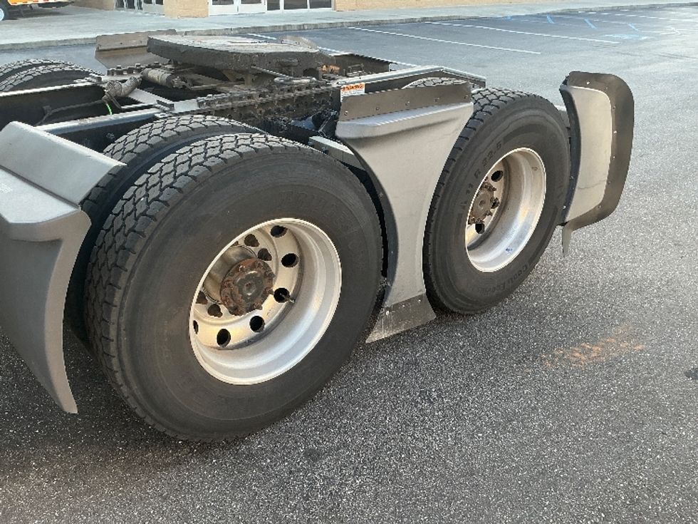 Sleeper Tractor-Heavy Duty Tractors-Freightliner-2022-T12664ST-Mobile-AL-354,958\n\t\tmiles-$ 84,750 - Image 22