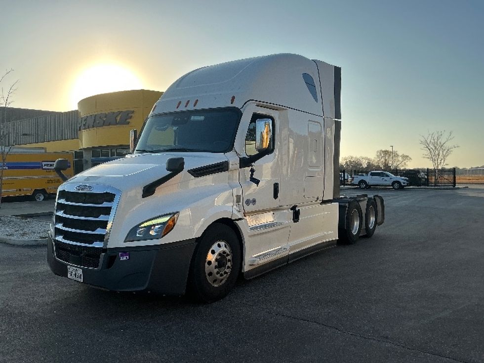 Sleeper Tractor-Heavy Duty Tractors-Freightliner-2022-T12664ST-Mobile-AL-354,958\n\t\tmiles-$ 84,750 - Image 3