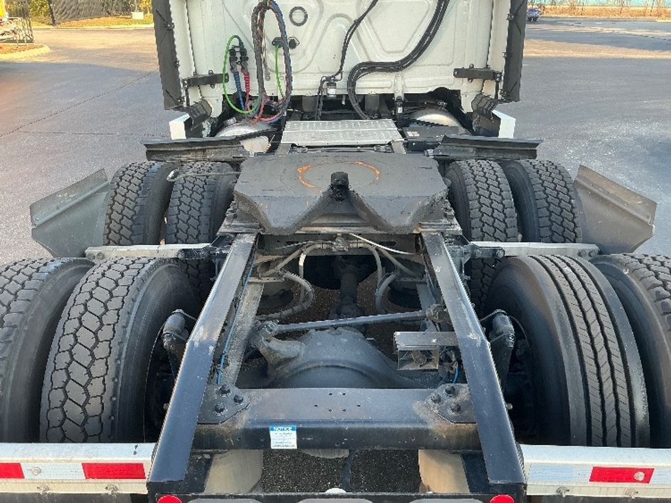 Sleeper Tractor-Heavy Duty Tractors-Freightliner-2022-T12664ST-Mobile-AL-354,958\n\t\tmiles-$ 84,750 - Image 6