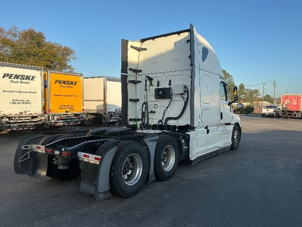 Sleeper Tractor-Heavy Duty Tractors-Freightliner-2022-T12664ST-Mobile-AL-354,958\n\t\tmiles-$ 84,750 - Image 7