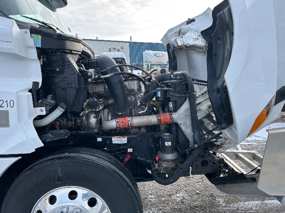 Sleeper Tractor-Heavy Duty Tractors-Freightliner-2022-T12664ST-Moncton-NB-868,328\n\t\tkm-$ 78,000 - Image 20