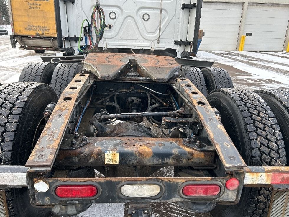 Sleeper Tractor-Heavy Duty Tractors-Freightliner-2022-T12664ST-Moncton-NB-868,328\n\t\tkm-$ 78,000 - Image 6