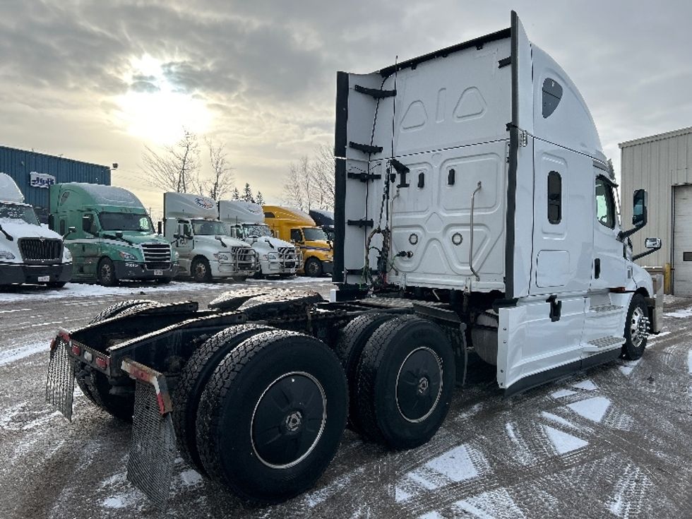 Sleeper Tractor-Heavy Duty Tractors-Freightliner-2022-T12664ST-Moncton-NB-868,328\n\t\tkm-$ 78,000 - Image 7