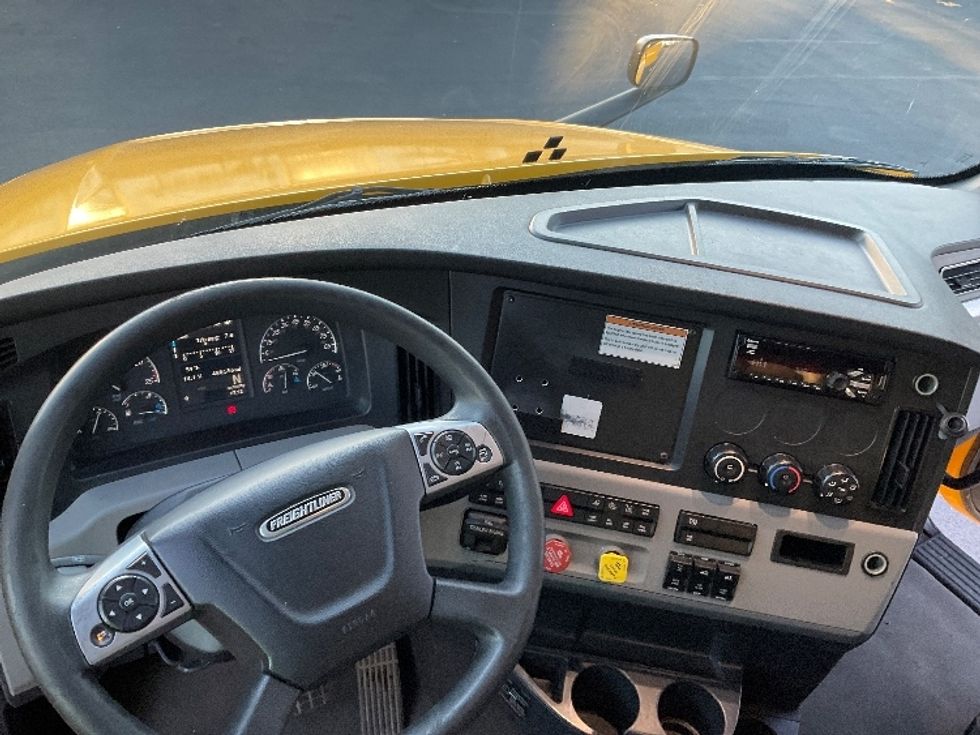 Sleeper Tractor-Heavy Duty Tractors-Freightliner-2022-T12664ST-Monroe-OH-480,556\n\t\tmiles-$ 65,500 - Image 11