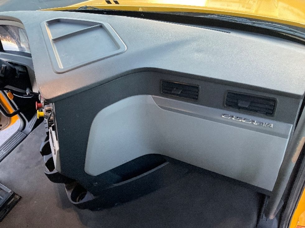 Sleeper Tractor-Heavy Duty Tractors-Freightliner-2022-T12664ST-Monroe-OH-480,556\n\t\tmiles-$ 65,500 - Image 14