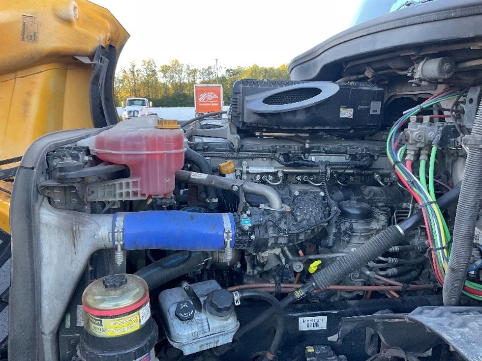 Sleeper Tractor-Heavy Duty Tractors-Freightliner-2022-T12664ST-Monroe-OH-480,556\n\t\tmiles-$ 65,500 - Image 21