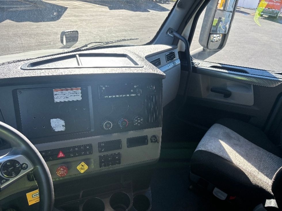 Sleeper Tractor-Heavy Duty Tractors-Freightliner-2022-T12664ST-Monroe-OH-554,077\n\t\tmiles-$ 62,500 - Image 10