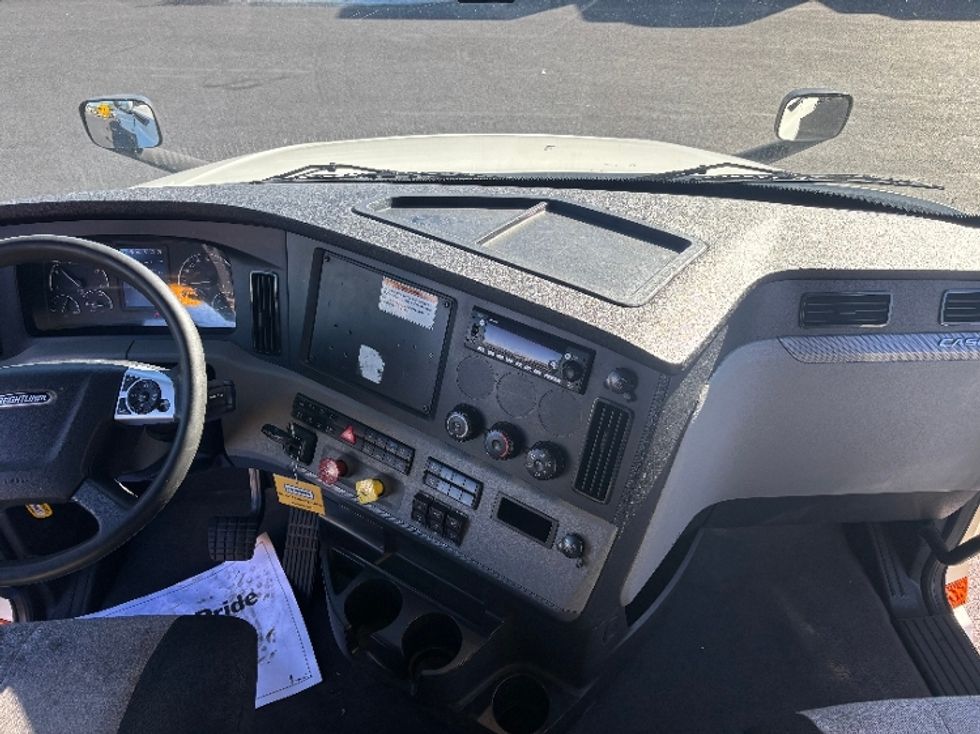 Sleeper Tractor-Heavy Duty Tractors-Freightliner-2022-T12664ST-Monroe-OH-554,077\n\t\tmiles-$ 62,500 - Image 12