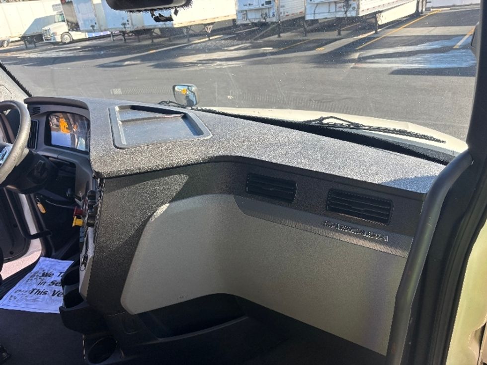 Sleeper Tractor-Heavy Duty Tractors-Freightliner-2022-T12664ST-Monroe-OH-554,077\n\t\tmiles-$ 62,500 - Image 14