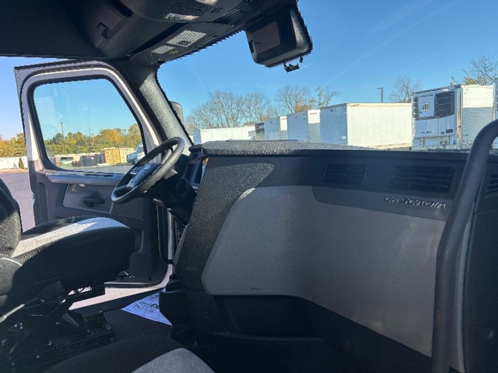 Sleeper Tractor-Heavy Duty Tractors-Freightliner-2022-T12664ST-Monroe-OH-554,077\n\t\tmiles-$ 62,500 - Image 15