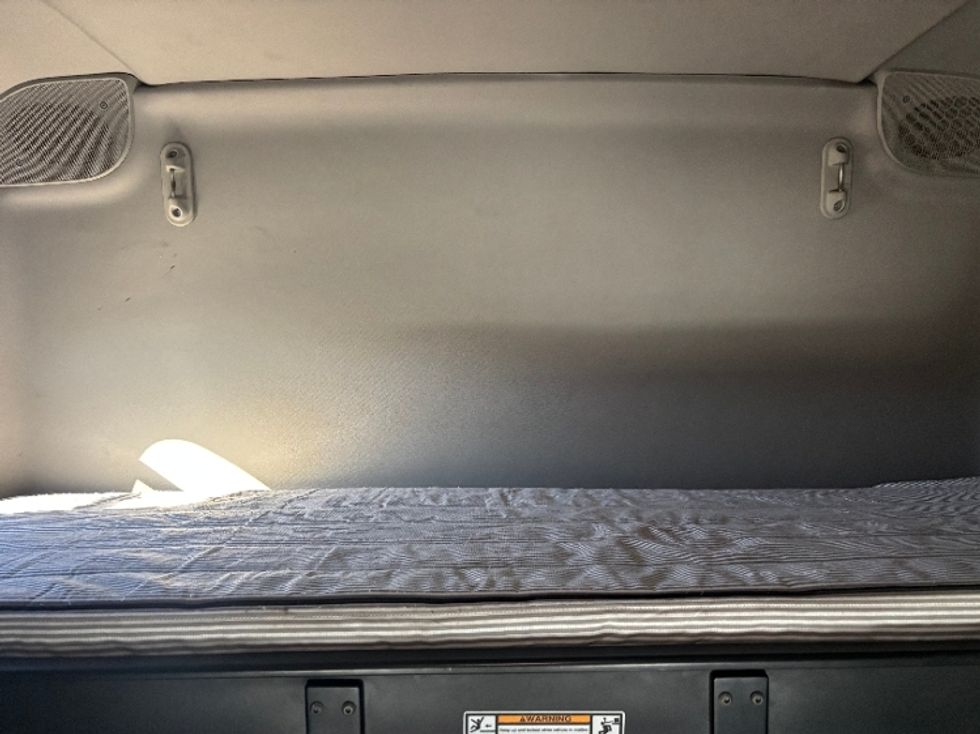 Sleeper Tractor-Heavy Duty Tractors-Freightliner-2022-T12664ST-Monroe-OH-554,077\n\t\tmiles-$ 62,500 - Image 17