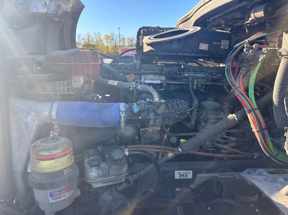 Sleeper Tractor-Heavy Duty Tractors-Freightliner-2022-T12664ST-Monroe-OH-554,077\n\t\tmiles-$ 62,500 - Image 21