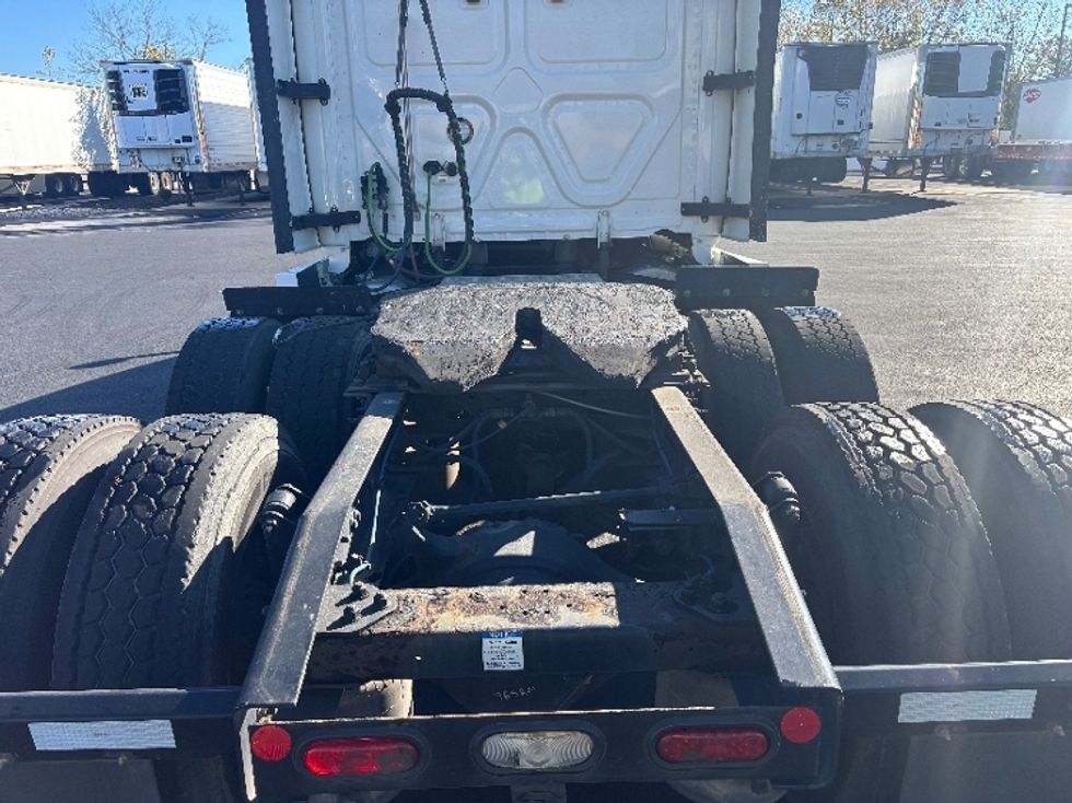 Sleeper Tractor-Heavy Duty Tractors-Freightliner-2022-T12664ST-Monroe-OH-554,077\n\t\tmiles-$ 62,500 - Image 6