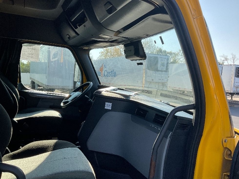 Sleeper Tractor-Heavy Duty Tractors-Freightliner-2022-T12664ST-Monroe-OH-612,422\n\t\tmiles-$ 53,000 - Image 15