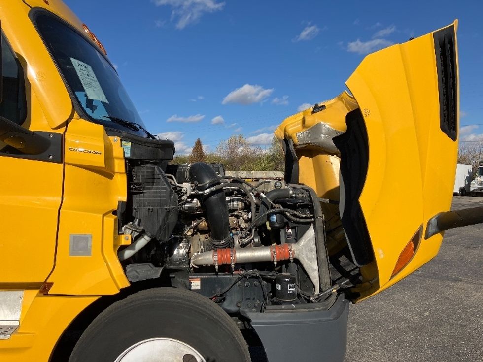 Sleeper Tractor-Heavy Duty Tractors-Freightliner-2022-T12664ST-Monroe-OH-612,422\n\t\tmiles-$ 53,000 - Image 20